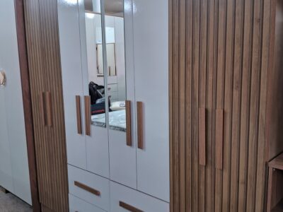 Guarda Roupa 8 Portas 4 Gavetas com 2 Espelhos - Loja Eletrolar